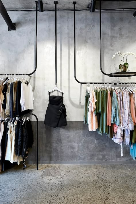 Fashion Display Design, Clothing Studio Design, Minimalist Shop Interior, Clothes Shop Design, Fashion Shop Interior, Fashion Store Design, Clothing Store Interior, Boots Boho, Clothing Store Design