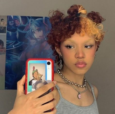 Split Dyed Hair Short Pixie Curly, Short Afro Dyed Hair, Dyed Curly Hair Black Women, Short Dyed Curly Hair, Hair Inspo Color Short, Short Curly Dyed Hair, Dyed Short Curly Hair, Short Dyed Hair Black Women, Dyed Short Natural Hair