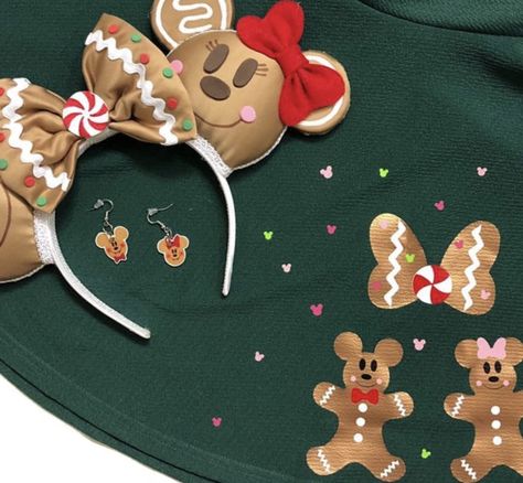 Gingerbread Mickey Ears, Disney Christmas Diy, Christmas Mickey Ears, Disney Christmas Crafts, Diy Mickey Mouse Ears, Diy Disney Ears, Disney Ears Headband, Diy Mickey Ears, Disney Christmas Tree