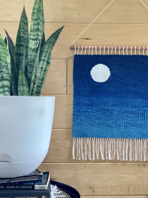 Five Things I Wish I'd Known When I Started Weaving on a Frame Loom — NORTH WOVEN GOODS Tapestry Weaving Ideas, Frame Loom Weaving, Frame Weaving, Tapestry Loom, Small Tapestry, Weaving Loom Diy, Weaving Tutorial, Hem Stitch, Weaving Ideas