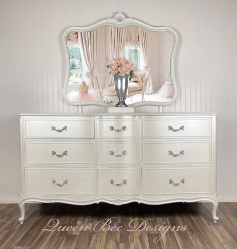 Vintage French Soul ~ Bedrooms Vintage, Refurbishing Furniture, Metallic Painted Furniture, Dressing Design, Provincial Dresser, Mexican Furniture, Dresser Bedroom, Repainting Furniture, Provincial Furniture