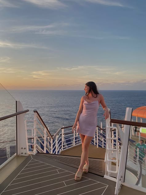 Cruise Ship Photoshoot, Cruise Picture Poses, Cruise Photos Ideas, Cruise Aesthetic Pics, Cruise Inspo Pics, Cruise Photoshoot, Cruise Photography Ideas, Cruise Poses, Cruise Picture Ideas