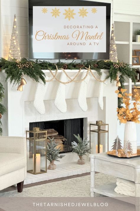 Christmas Mantel Garland, Elegant Mantel, Christmas Mantel Decor, Mantel Decor Ideas, Christmas Staircase, Wall Christmas Tree, Diy Christmas Garland, Living Room Decor Furniture, Christmas Mantel