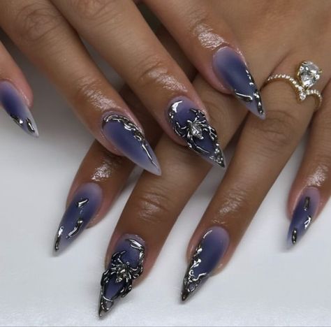 Blue Purple Black Nails, Dark Purple Nails Aesthetic, Dark Purple Nails Acrylic, Dark Purple Nail Art, Stiletto Nails Blue, Navy Aura, Dark Purple Nails Ideas, Budapest Outfit, Dark Acrylic Nails