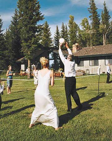 Lets be honest... there will probably be some volleyball even at my wedding :) Wedding Volleyball, Wedding Badminton, Volleyball Outside, Pool With Volleyball Net, Beach Volley Ball, Sand Volleyball Court, Patriotic Wedding, Grass Wedding, Martha Stewart Weddings