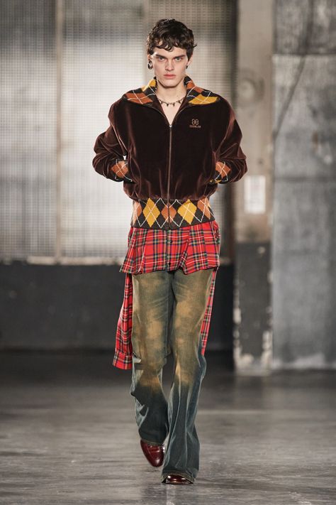 Mens Runway Fashion 2023, Mens Fashion Fall Winter 2023, 2010s Fashion Trends, Post Punk Fashion, Punk Fashion Men, Fashion Trends Men, Fall 2023 Menswear, 2023 Menswear Fashion Show, Urban Grunge