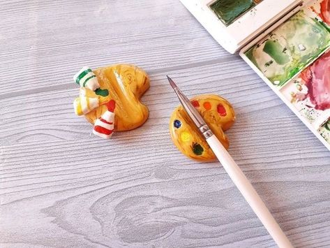 Paint Brush Holder, Brush Rest, Paint Brush Holders, Diy Air Dry Clay, Calligraphy Pen, Clay Crafts Air Dry, Clay Diy Projects, Keramik Design, Chopstick Rest