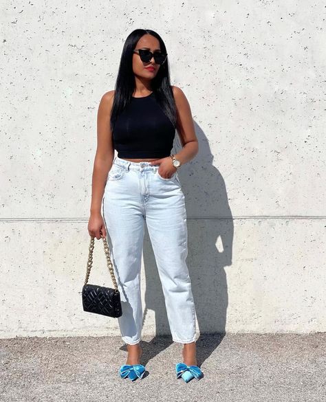 Nadine Rodrigues on Instagram: “Nice top and jeans 🦋 Top @zara 4174/180 Jeans @zara 6164/063 Bag @zara Mules @sheinofficial ID 3988911 Discount code: clique1328…” Jeans Casual Outfit, Nyc Fits, Midsize Outfits, Casual Outfit Ideas, Heeled Pumps, Jeans Outfit Casual, Halloween Costume Outfits, Bow Decor, Rhinestone Decor