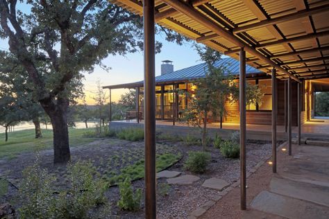 Cross Timbers Picture Ranch Architecture, House Game Room, Lake Flato, Covered Walkway, Contemporary Houses, Corporate Retreat, Modern Cabin, Cabin Design, Cabin Rentals