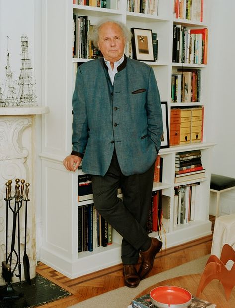 Graydon Carter on the Way forward for Magazines and the Pleasure of Canoeing Check more at https://buzz.treeptips.com/2021/10/15/graydon-carter-on-the-way-forward-for-magazines-and-the-pleasure-of-canoeing/ Old Town Canoe, Graydon Carter, Love Magazine, The Americans, Canoeing, Do Better, Vanity Fair, Book Publishing, The Future