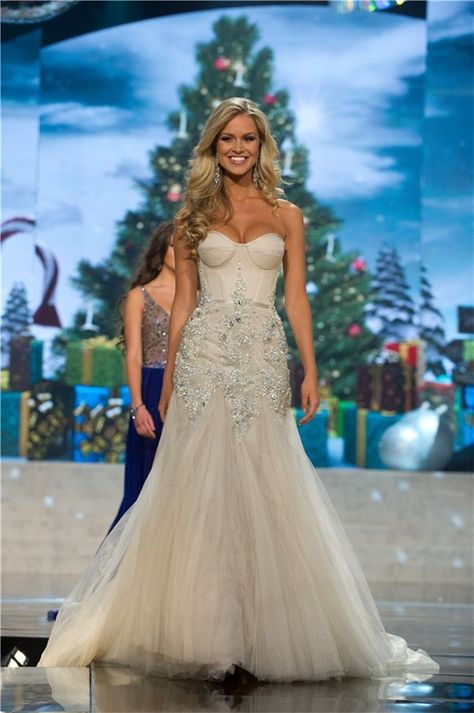 Miss Australia! Miss Australia, Dayana Mendoza, Fashion Bible, Couture Gown, Gown Inspiration, Pageant Gowns, Gorgeous Wedding Dress, Wedding Wishes, Couture Gowns