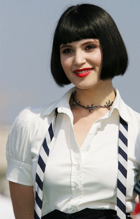 Gemma Arterton british beauty Gemma Arteton, Gemma Artenton, Kelly Jones, St Trinians, Bob Hairstyles With Bangs, Prince Of Persia, Bob Haircut With Bangs, Alternative Makeup, Gemma Arterton