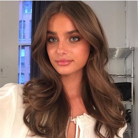 Taylor Hill Hair Color, Taylor Hill Hair, Taylor Marie Hill, Brown Hair Balayage, Taylor Hill, Hair Inspo Color, Grunge Hair, Light Brown Hair, Curtain Bangs