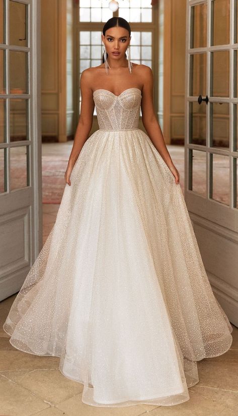 Royal Wedding Gown, Royal Wedding Dress, African Wedding Dress, Trends 2025, White Wedding Dress, Wedding Dress Trends, Summer Wedding Dress, Couture Wedding, A Wedding Dress