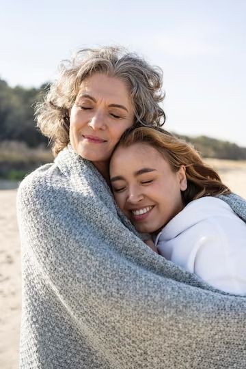 Grand Mother And Grand Daughter Pictures, Mother Daughter Pictures Older, Mothers Photography, Mother And Daughter Hugging, Daughter And Mother, Mother Daughter Poses, Older Parents, Mother Daughter Art, Mother Daughter Pictures