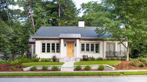 Ranch House Curb Appeal, Ranch House Designs, Ranch House Exterior, Transitional Exterior, Exterior House Remodel, Bungalow Exterior, Front Porch Design, Stucco Exterior, Exterior Remodel