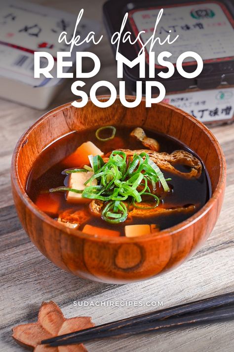 aka-dashi (red miso soup) in wooden bowl topped with chopped green onion Shogayaki Recipe, Miso Soup With Tofu, Miso Paste Recipes, Sudachi Recipes, Soba Soup, Soup With Tofu, Japanese Miso Soup, Japanese Side Dish, Asian Soup Recipes