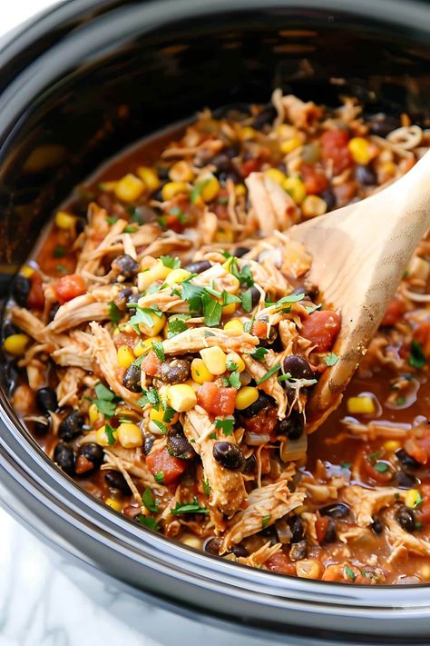 Chicken With Black Beans, Chicken Rotel, Crock Pot Mexican, Crockpot Mexican Chicken, Slow Cooker Mexican Chicken, Black Beans And Corn, Slow Cooker Mexican, Beans And Corn, Mexican Chicken Recipes