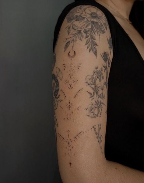 Long Flower Tattoo Arm, Long Flower Tattoo, Decorative Tattoos, Arms Tattoos, Tattoo 2024, Mandala Tattoos, Cute Tats, Special Tattoos, Flower Tattoo Arm