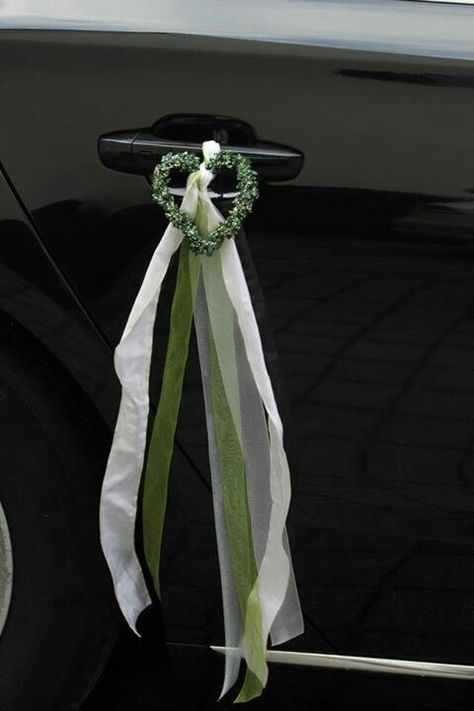 Wedding Car Deco, Greenery Wedding Bouquet, Just Married Car, Bridal Car, Wedding Car Decorations, Car Deco, Green Wedding Colors, Wedding Crafts Diy, Wedding Couple Poses Photography