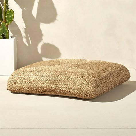 Go for Jute | Whether you’re throwing a movie night or just relaxing with the family, follow DesignLoveFest’s advice for using floor pillows to upgrade your space Pouf Seating, Floor Pouf, Patio Flooring, Floor Seating, Leather Pouf, Outdoor Floor Cushions, Meditation Room, Exterior Decor, Floor Cushion