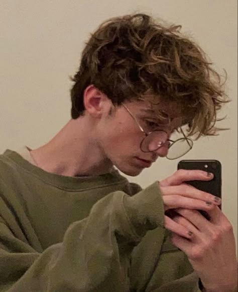 Trans Boy Haircut, Ftm Haircut, Ftm Haircuts, Drop Fade, Short Grunge Hair, Aesthetic Old Money, Wavy Hair Men, Aesthetic Old, Hair Inspiration Short