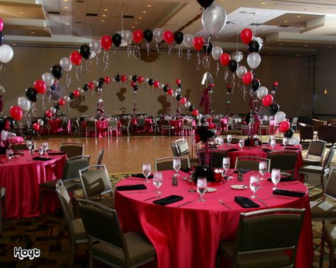 Creative Centerpieces On A Budget | Balloons and Balloon Decorations for the Budget Minded Bride « A-BnC ... Reunion Decoration Ideas, School Reunion Decorations, Class Reunion Planning, 50th Class Reunion Ideas, Reunion Centerpieces, High School Class Reunion, Class Reunion Decorations, Graduation Table Decorations, Reunion Decorations