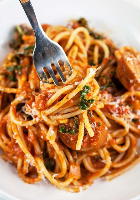 Chicken Sausage Spaghetti Bolognese, Chicken Sausage Marinara, Chicken And Sausage Spaghetti, Spaghetti And Sausage Recipe, Italian Chicken Sausage Recipes, Chicken Sausage Spaghetti, Spaghetti Sausage, Spaghetti With Sausage, Chicken Dishes For Dinner