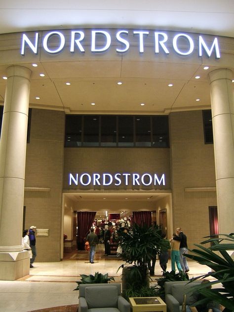 Get STUDENT DISCOUNTS at Nordstrom !!! ...why am I just now finding out about this?! Shopping Places, Student Discounts, Shopping Spree, College Life, Shopping Hacks, My Happy Place, Clothing Company, Promo Codes, Look Fashion