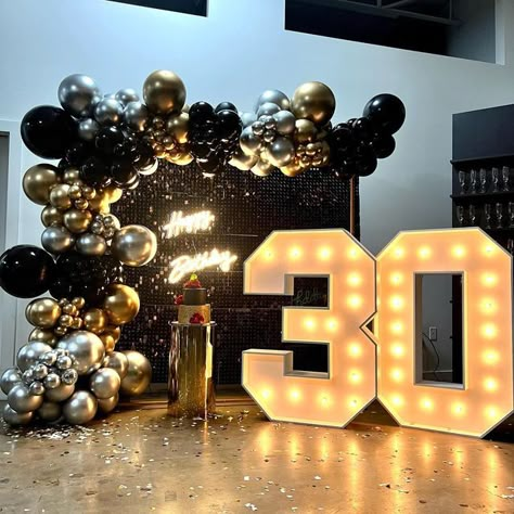 Black 30th Birthday Decor, Birthday Theme 30 Years, 30th Backdrop Ideas, 30th Birthday Balloon Garland, 30th Birthday Balloon Arch, Gold 30th Birthday, His 30th Birthday, 30th Birthday Balloons Decoration, Birthday Setup