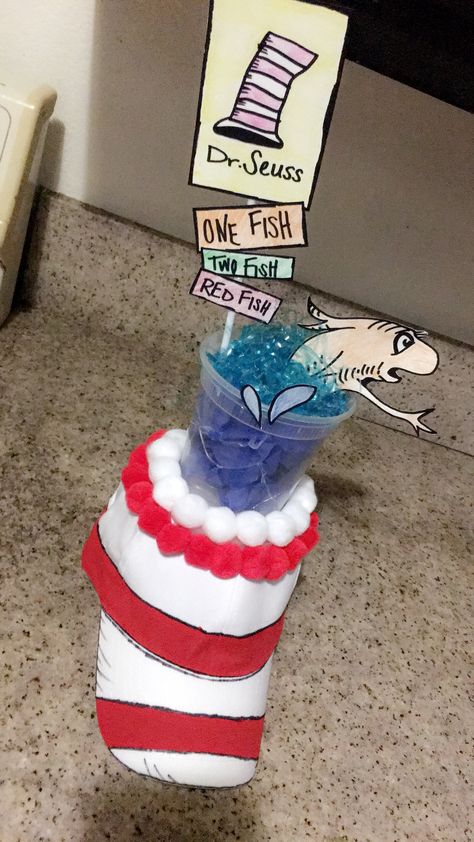 Dr. Seuss cat in the hat for crazy hat day in school Dr Suess Hat Diy, Dr Suess Crazy Hat Ideas, Wacky Hat Day Ideas, Silly Hat Day Ideas Kids, Dr Seuss Crazy Hat Day Ideas, Dr Seuss Crazy Hair Day, Diy Dr Seuss Hat, Crazy Hat Day Ideas For Kids, Crazy Hat Ideas