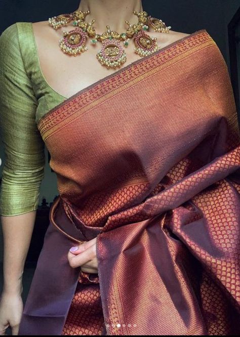 Sarees For Brown Skin, Cousin Marriage, Cotton Saree Blouse Designs, Simple Saree Designs, Cotton Saree Blouse, New Saree Designs, Traditional Blouse Designs, Fashionable Saree Blouse Designs, Fancy Sarees Party Wear