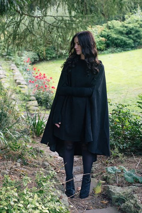 A Modern Witch - Album on Imgur Modern Witch Outfit, Modern Witch Fashion, Cloak Outfit, Witchy Outfits, Strega Fashion, Under Your Spell, Witch Dress, Witch Fashion, Witchy Fashion