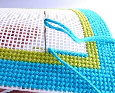 Wall Art Tutorial, Plastic Canvas Stitches, Modern Wall Hanging, Bantal Sofa, Canvas Projects, Plastic Canvas Crafts, Diy Rug, Crochet Rug, Canvas Crafts