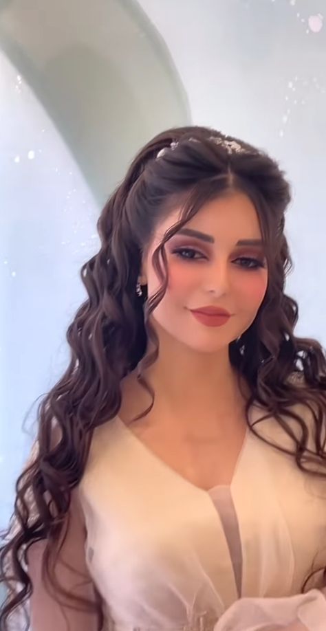 Arabic Hairstyles, Hairstyles For Gowns, Formal Hairstyles For Long Hair, Engagement Hairstyles, Bridal Hair Buns, Video Tiktok, Long Hair Wedding Styles, Bridal Makeup Looks, Hair Tutorials For Medium Hair