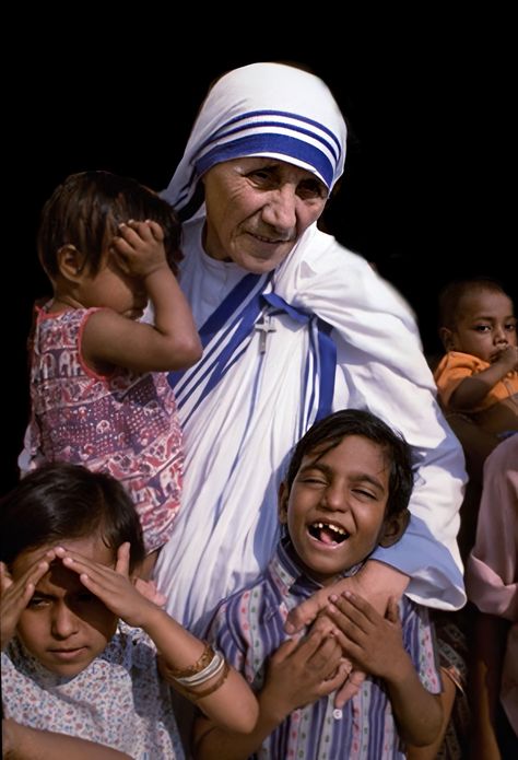 Mother Theresa Picture, Mother Teresa Biography, Mother Teresa Pictures, Mother Teresa Art, Mother Teresa Photos, Mother Teresa Life, Missionaries Of Charity, Saint Teresa Of Calcutta, Famous Speeches