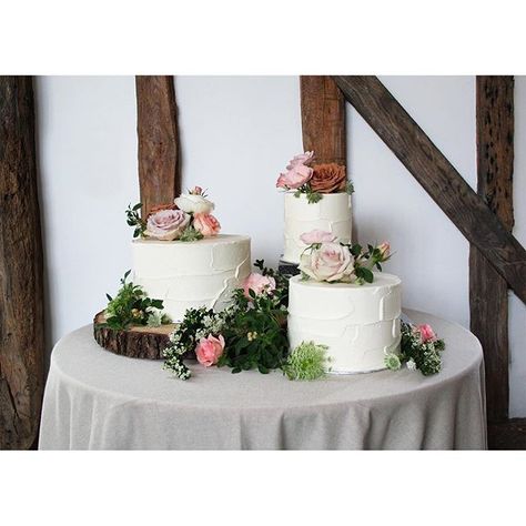 Love Rosie Cakes (@loverosie_cakes) • Instagram photos and videos Separate Wedding Cakes, Separate Tier Wedding Cake, Wedding Cake Tiers, Bohemian Wedding Cake, Terrain Wedding, Cake Car, Wedding Cheesecake, Love Rosie, Cake Displays