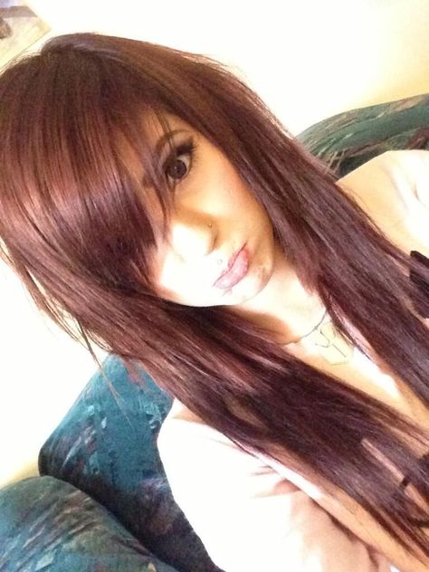 Leda :3 Side Hairline Hairstyles, Fringe Layers Medium Hair, Emo Side Fringe, Emo Haircuts Long Choppy Layers, Hairstyles To Look Older, Scene Haircuts Long, 2000s Brown Hair, Emo Brown Hair, Emo Side Part