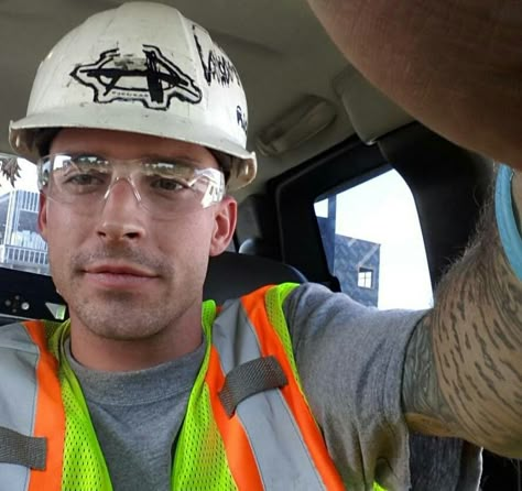 . Blue Collar Men Aesthetic, Blue Collar Men Worker Aesthetic, Construction Worker Aesthetic, Hard Men, Tv Cars, Masculine Men, White Trash, Construction Worker, Country Men