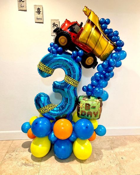 3rd Birthday Balloon Bouquet, Construction Balloon Bouquet, Mario Bros Birthday Party Ideas, Minnie Mouse Balloons, Construction Theme Party, Mario Bros Birthday, Cars Theme Birthday Party, Balloon Crafts, Birthday Party Theme Decorations