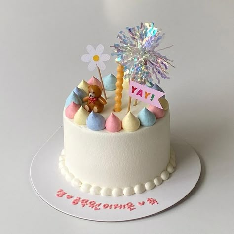 Mini Korean Cake, Korean Birthday Cake, Lettering Cake, Cake With Topper, Cake Bakery Shop, Cakes Funny, Cake Designs For Boy, Minimal Cake, Buttercream Decorating