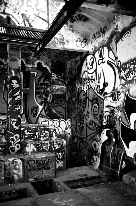 follow me on tumblr for more: howinkontheskin Graffiti Aesthetic Street Art, Underground Pictures, Graffiti Black And White, Berlin Graffiti, Black And White Graffiti, Street Art News, Graffiti Wallpaper Iphone, Street Art Photography, Graffiti Tagging