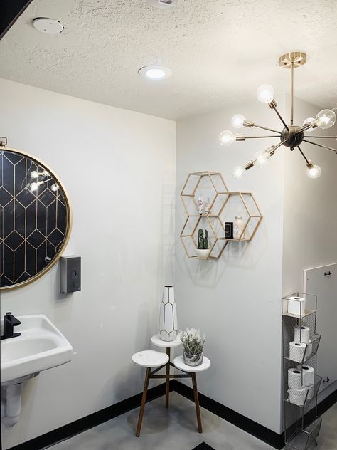 #modern #salon #bathroom Hair Salon Bathroom Ideas Decor, Salon Bathroom Ideas, Hair Salon Bathroom, Jz Styles, Salon Bathroom, Event Venue Design, My Salon Suite, Venue Design, Salon Suites