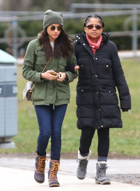 Meghan Markle Mom, Dog Walking Outfit, Megan Markel, Estilo Meghan Markle, Princ Harry, Doria Ragland, Suits Tv, Duchess Meghan, Princess Meghan