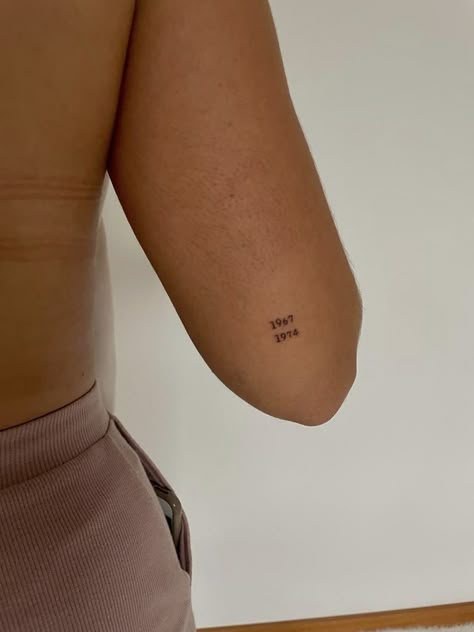 Mother Dedicated Tattoos, Made New Tattoo, Birth Year Tattoo Ideas For Women, Letter M Tattoo, Tattoos In Spanish, Year Tattoo Ideas, May Tattoo, Bella Tattoo, Handwriting Tattoos