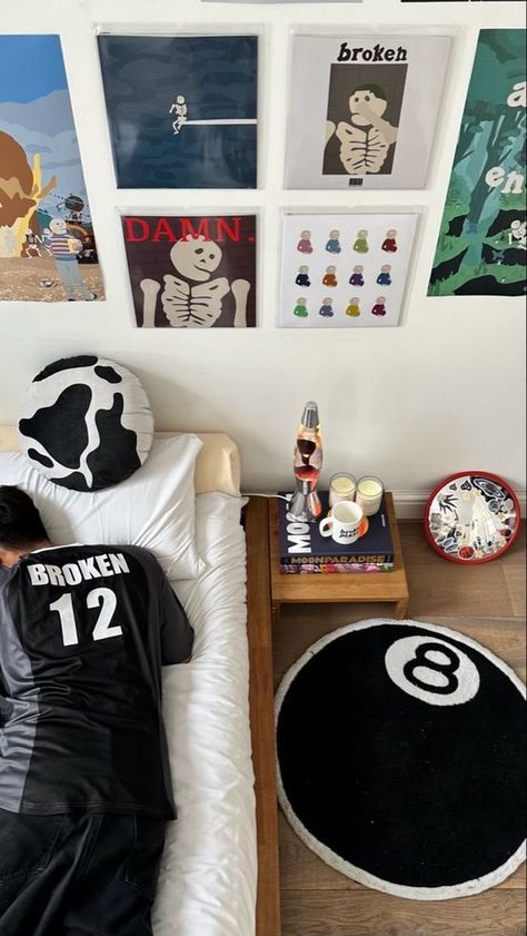 8 Ball Rug, Alt Room Decor, Guys Room Aesthetic, Room Ideas For Men Bedroom, Hypebeast Room, Valentine Table Decorations, Cool Room Decor, Uni Room, Carpet Decor