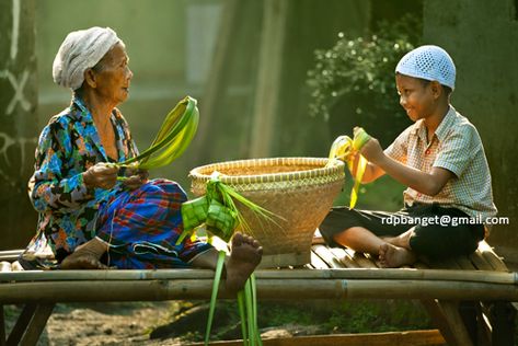 Lebaran Ketupat | Photo.net Hari Hari, India Photography, Idul Fitri, World Photography, Kids Clothes Boys, Kids Playground, Kids Fashion Girl, Kids Pictures, Diy Arts And Crafts