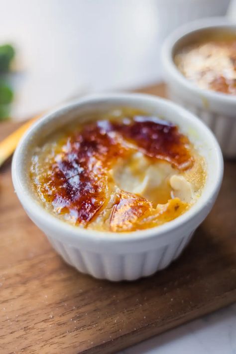 Dessert Tofu, Vegan Creme Brulee, Tofu Dessert, Creme Brulee Recipe, Caramelized Sugar, French Dessert, Elegant Desserts, Dessert Options, Keto Dessert