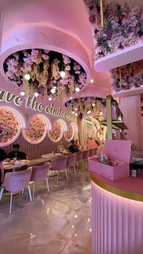 Pink Restaurant Interior Design, Pink Cafe Interior, Pink Shopping Aesthetic, Fairytale Cafe, Pink Cafe Aesthetic, Girly Coffee Shop, Pink Coffee Shop, Restaurant Design Ideas, Pink Restaurant