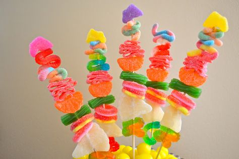 Candy kabobs are a fun party favor for the kiddos, just wrap them up in clear baggies and ribbon. Dollar Store Gifts, Candy Kabobs, Pool Party Favors, Ice Cream Art, Candy Sticks, Cute Candy, On A Stick, Party Treats, Bake Sale